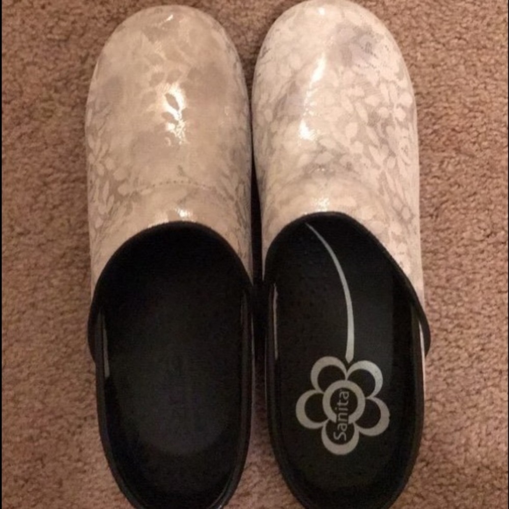 BNWB SANITA CLOGS